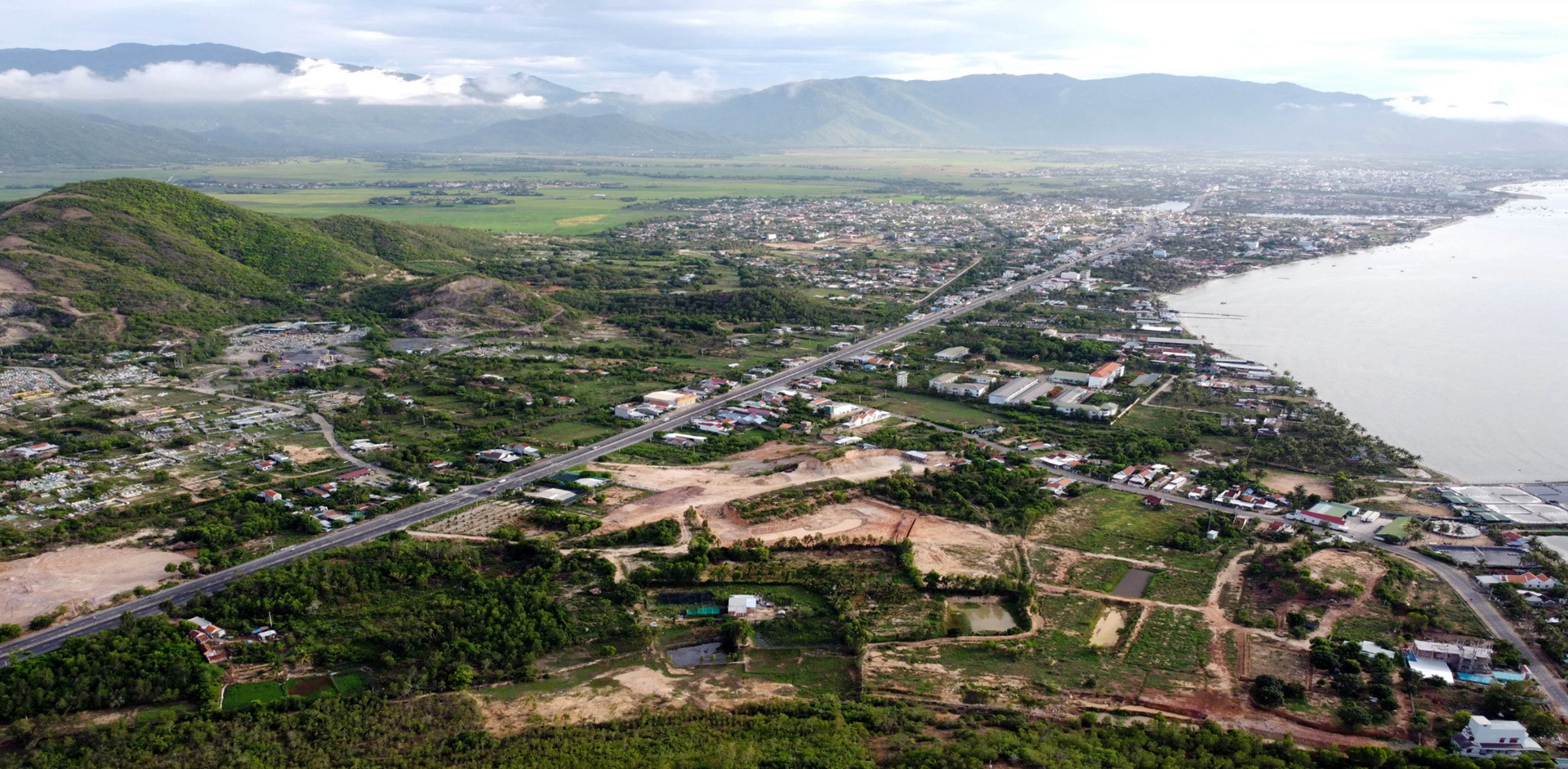 Dự án đường cao tốc Vân Phong - Nha Trang: Sẵn sàng để...