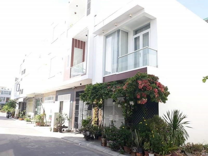 Nhà đẹp cần bán tại khu Tái định cư - khu đô thị VCN Phước Long- Liên hệ: 0905.211 411